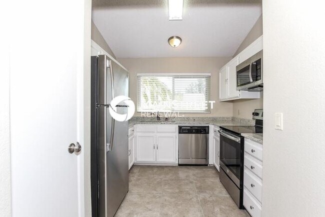 Building Photo - 3 Bedroom Pet-Friendly Home in Glendale, AZ with Main Street Renewal