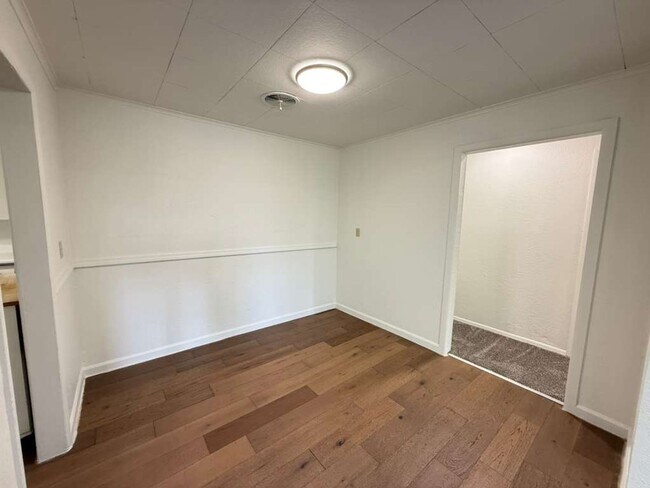 Building Photo - 3 Bedroom 1 Bathroom Greenwood Home!