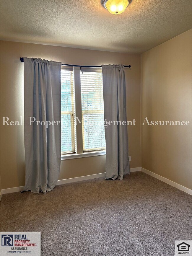 Building Photo - 13933 SW Walnut Creek Way