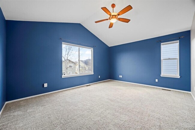 Building Photo - 421 W English Sparrow Dr