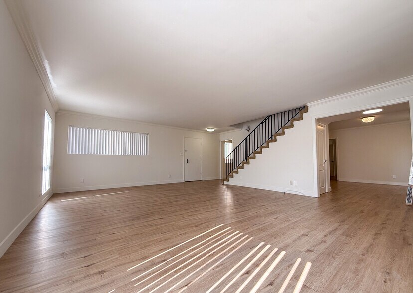 Building Photo - 9319 Alcott St