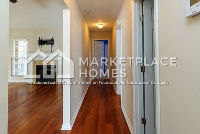 Building Photo - 512 Marble Falls