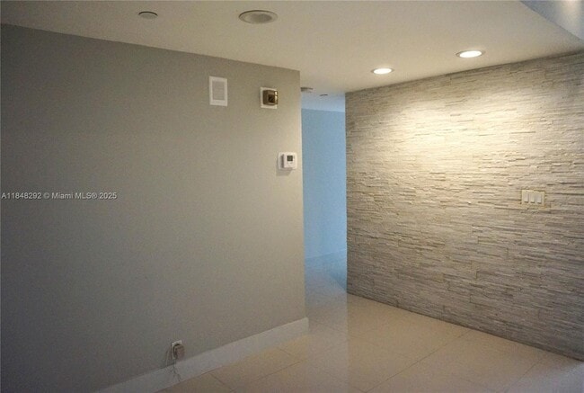 Building Photo - 251 Crandon Blvd