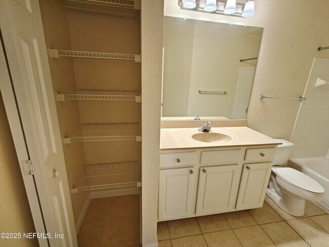 Building Photo - 10075 GATE N Pky