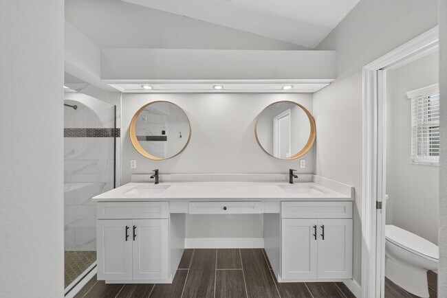 Building Photo - Renovated Brick Home in Gated Community