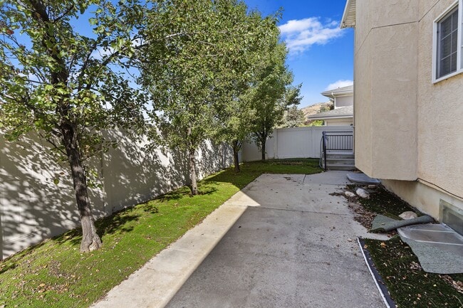 Building Photo - 3666 Pearblossom Cir