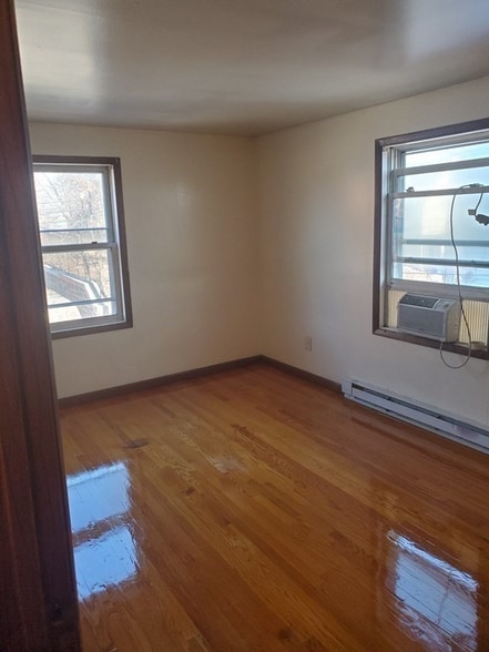 Building Photo - 94 Selden St
