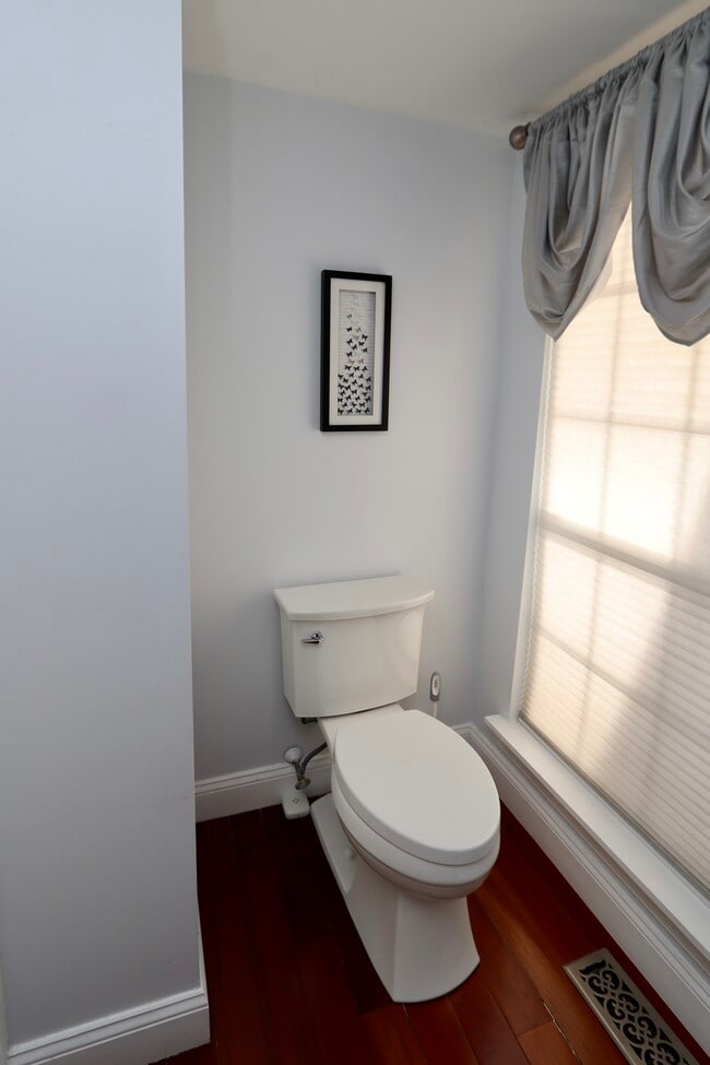 Building Photo - 2969 Columbia Dr