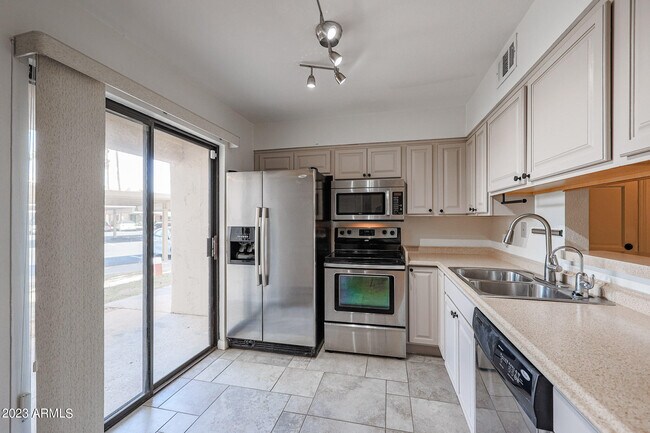 Building Photo - 9355 N 91st St