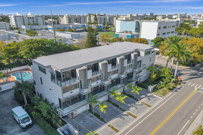 Building Photo - 9356 Bay Harbor Terrace