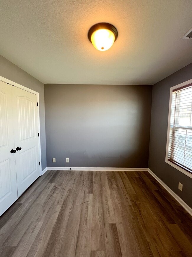 Building Photo - Gorgeous Single-Family--Fenced Backyard and Bonus Room!