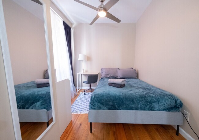 Building Photo - 230 W 113th St