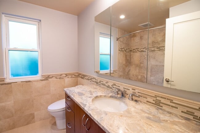 Building Photo - 5Bd/2.5Ba Redmond Home