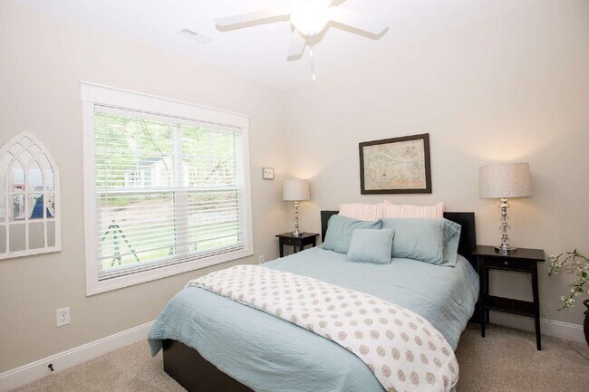 Building Photo - "Charming 4-Bedroom Retreat with Fireplace and 3 Full Baths in Aberdeen!"