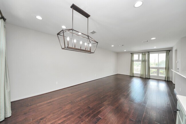 Building Photo - 5319 Avenue J