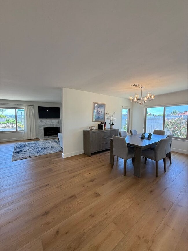 Building Photo - Gorgeous Remodeled 2Br/2Ba house W/2 Car attached  Garage in Oaks North