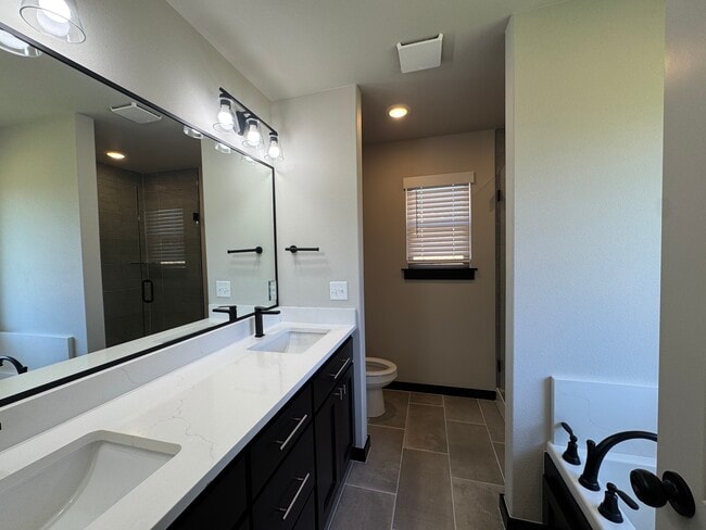 Building Photo - 3204 SW Camden Dr
