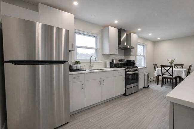 Building Photo - Lebanon - 3 Bed, 2 Bath house - $4200 plus utilities