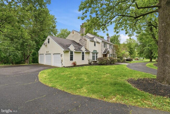 Building Photo - 1316 Heller Dr