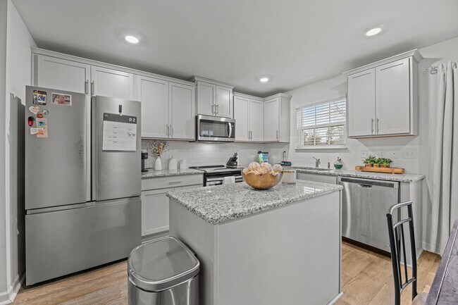 Building Photo - 301 Ginger Dr
