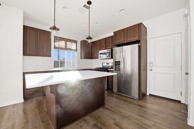 Building Photo - 1482 Franceschi Dr