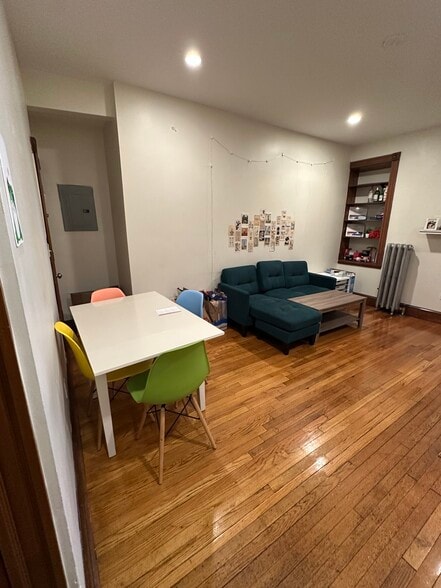 Building Photo - 52 Babcock St