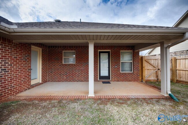 Building Photo - 318 Dovington Dr