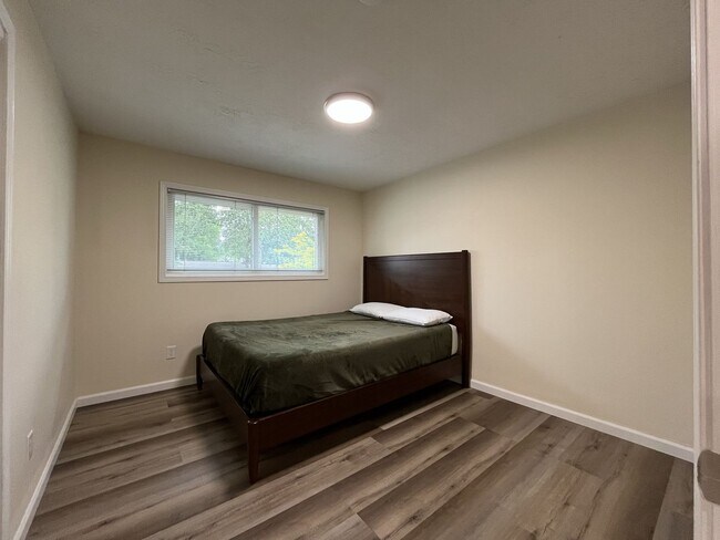 Building Photo - Three-Bedroom Home Near Nike Campus with Bonus Room, Large Deck & Two-Car Garage