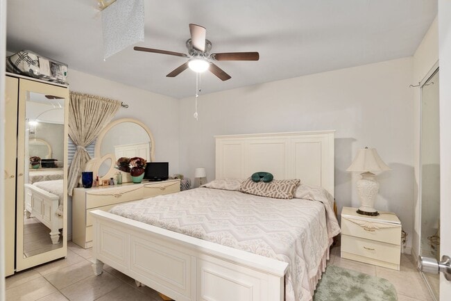 Building Photo - Beautiful 4/3 home With Attached Mother In...