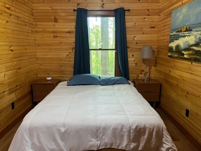 Building Photo - Beautiful 3/2 Mountain Home Rental!