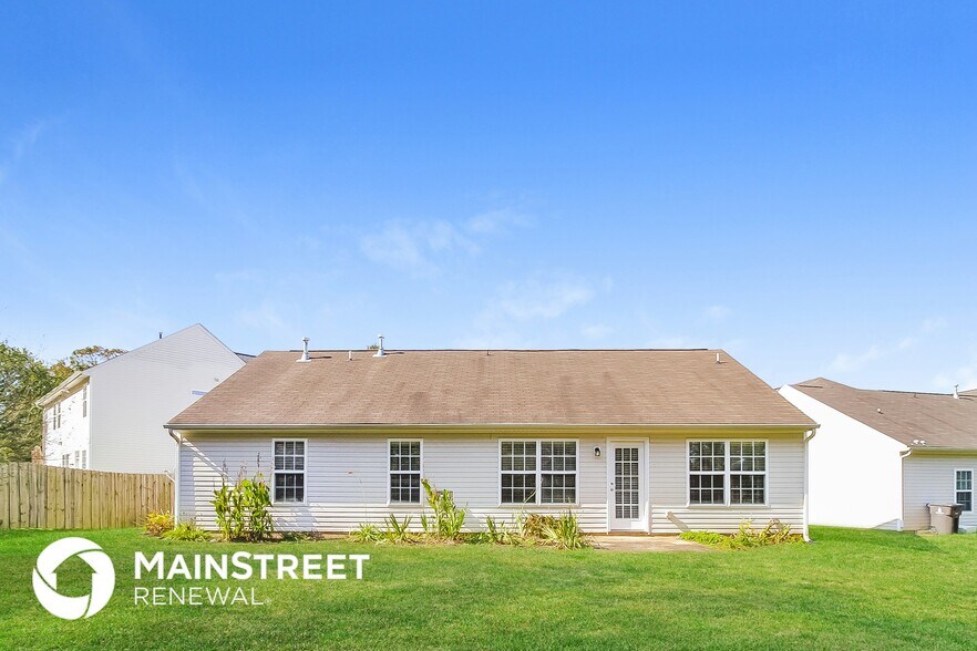 Building Photo - 445 Bangor Dr