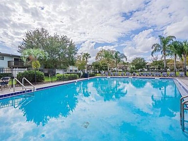 Building Photo - 2 Bed 1 Bath Condo | Pet Friendly | Washer...