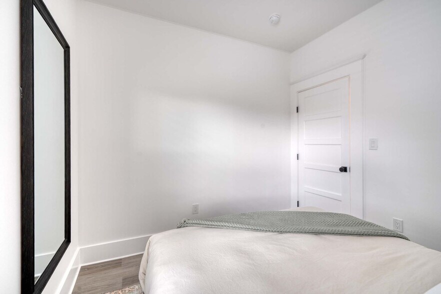 Building Photo - 315-317-317 NE Beech St