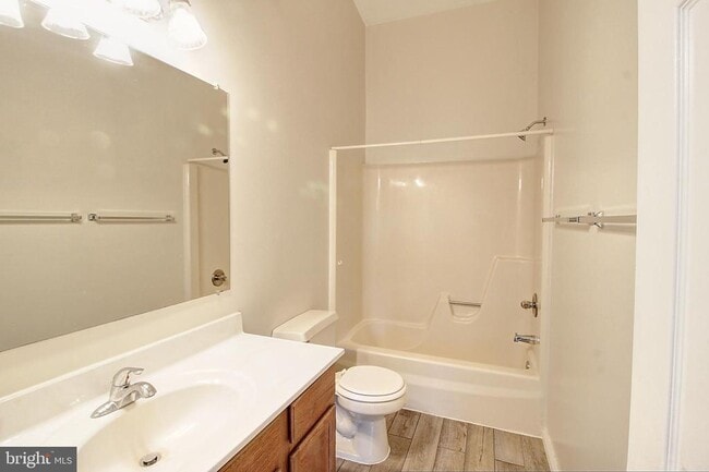 Building Photo - 42 Victoria Square