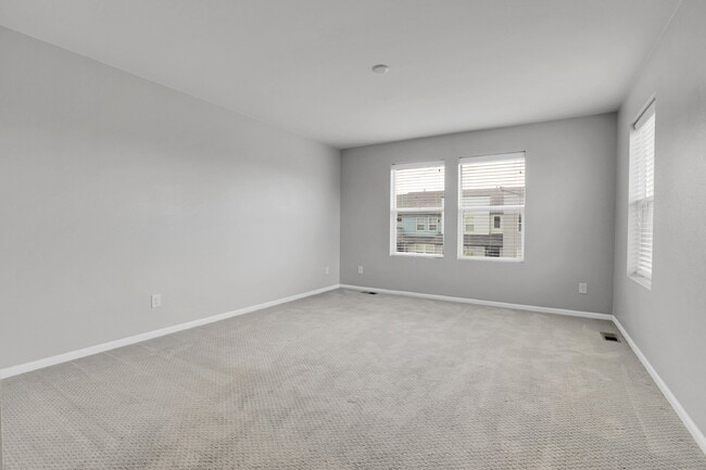 Building Photo - $2,750.00, 3 bed, 2.5 bath located in Denver