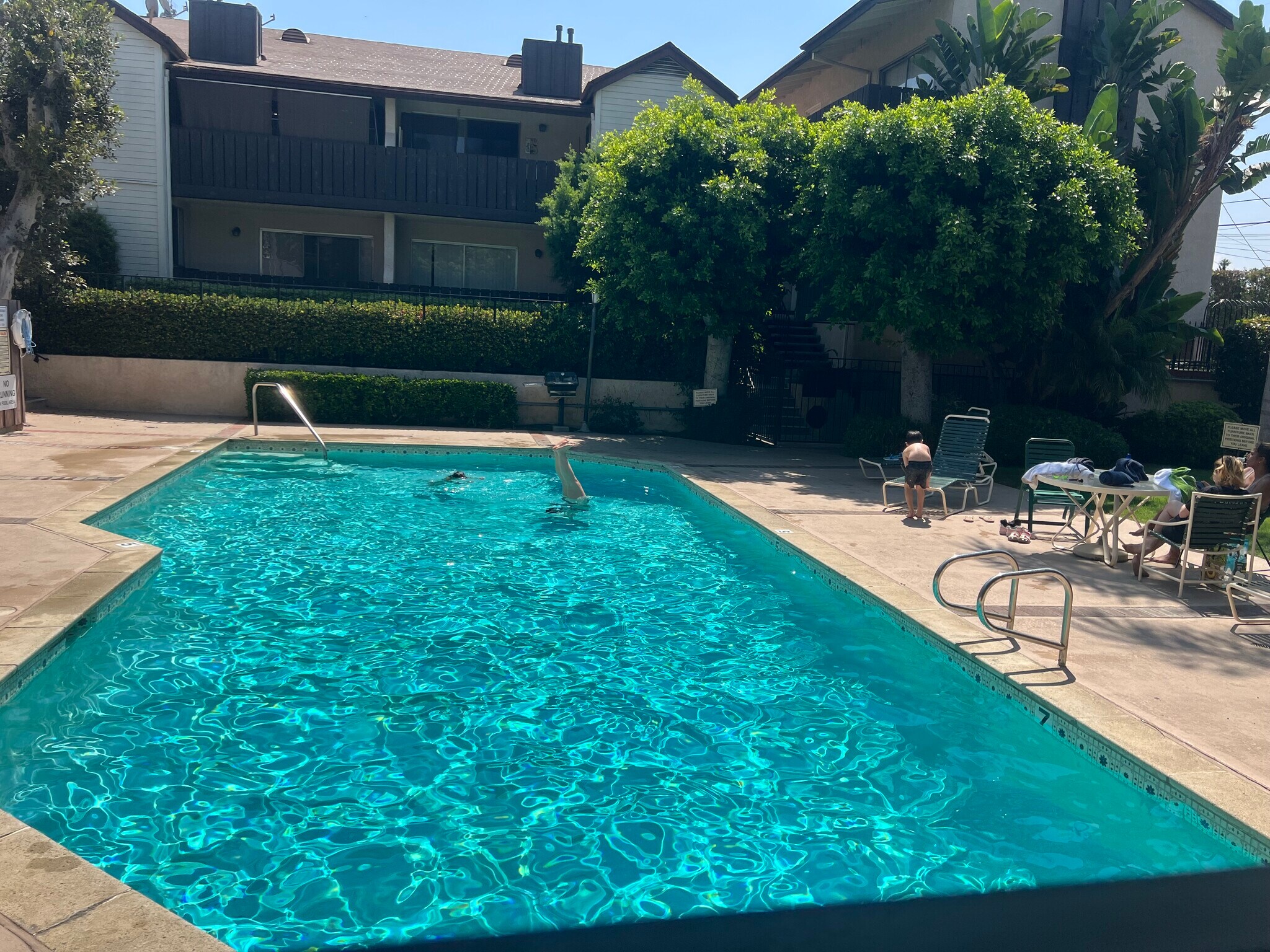 Building Photo - 15070 Victory Blvd