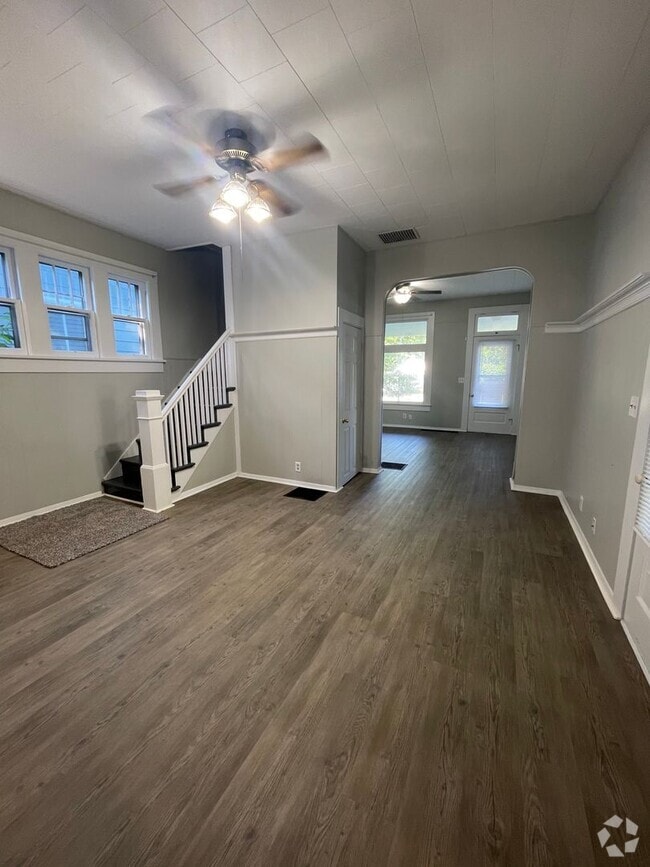 Building Photo - 3 Bedroom Single Family Home Near Columbia...