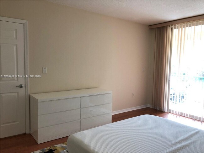 Building Photo - 201 Golden Isles Dr