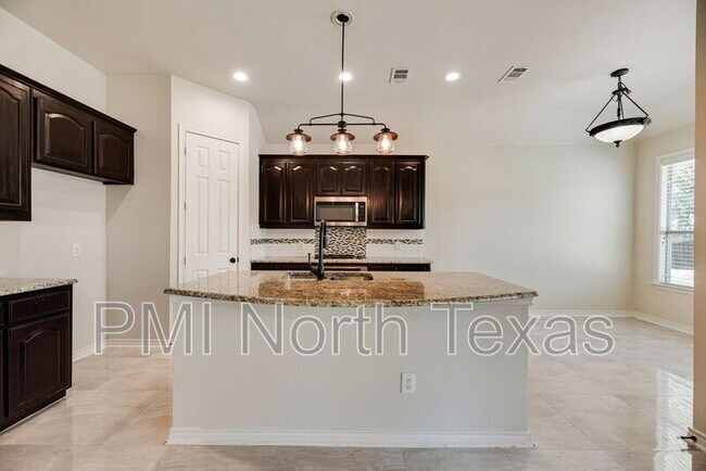 Building Photo - 3394 Overhill Dr
