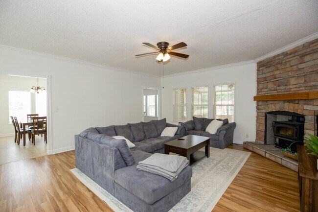 Building Photo - "Charming 3-Bedroom Home with 2 Full Bathrooms in Vass, NC - Spacious and Comfortable Country Liv...