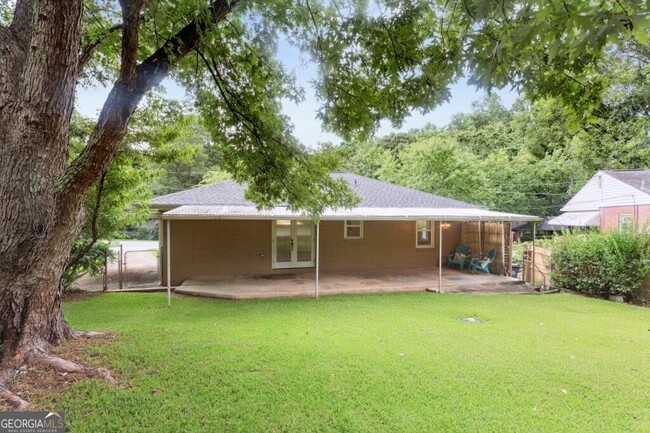 Building Photo - 1049 Brookdale Dr