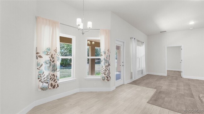 Building Photo - 23 Lone Pine St