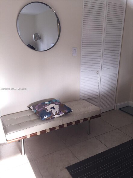 Building Photo - 540 Brickell Key Dr