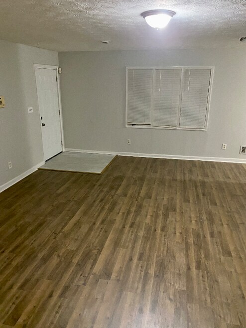 Building Photo - 6004 Regent Manor