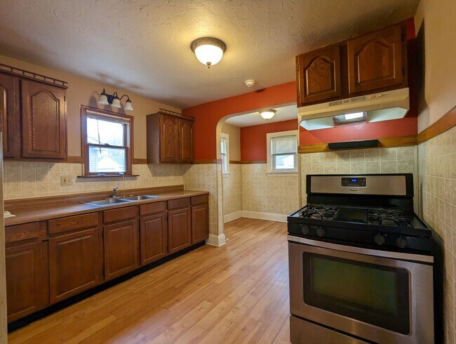 Building Photo - Large, spacious home for rent!