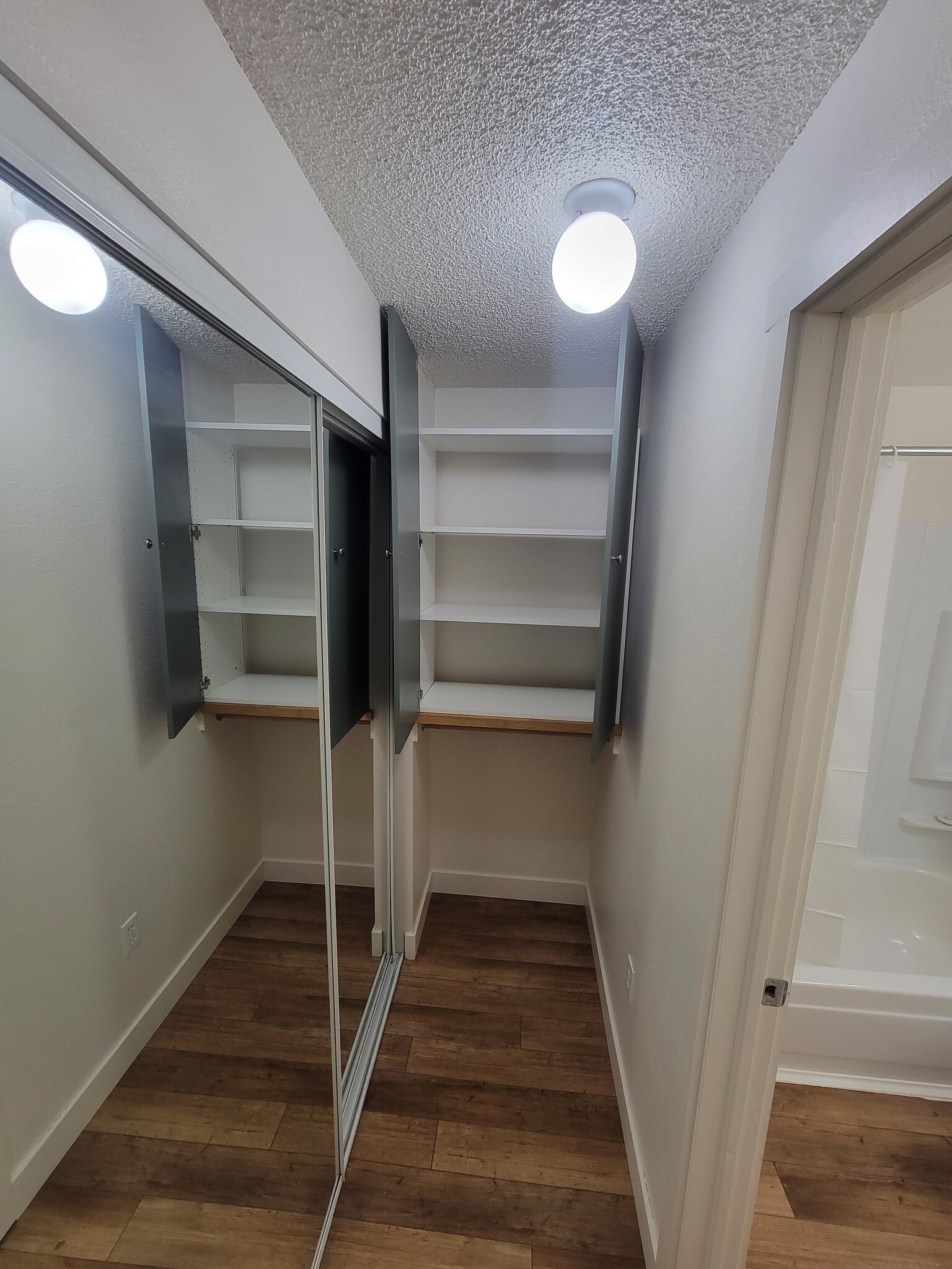 Building Photo - 2405 NW Irving St