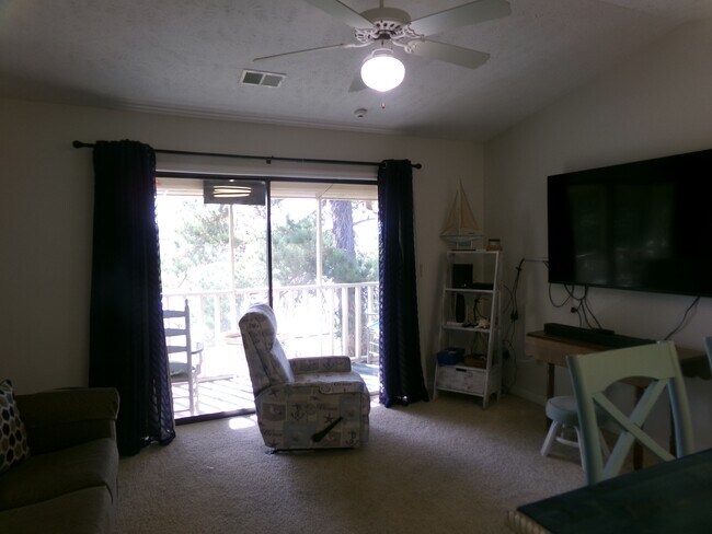 Building Photo - 4262 Pinehurst Cir