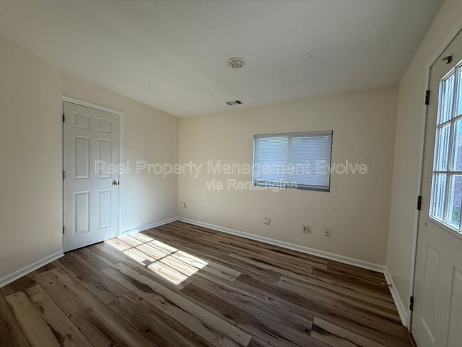 Building Photo - 6502 E Grandview Dr
