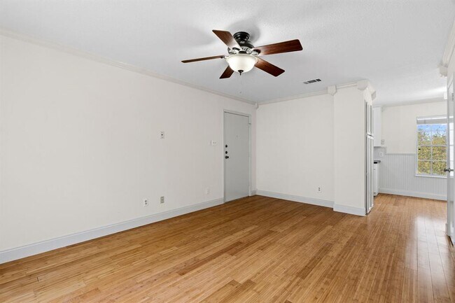 Building Photo - 3902 Peterson Ave