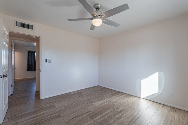 Building Photo - 8416 E Rancho Vista Dr